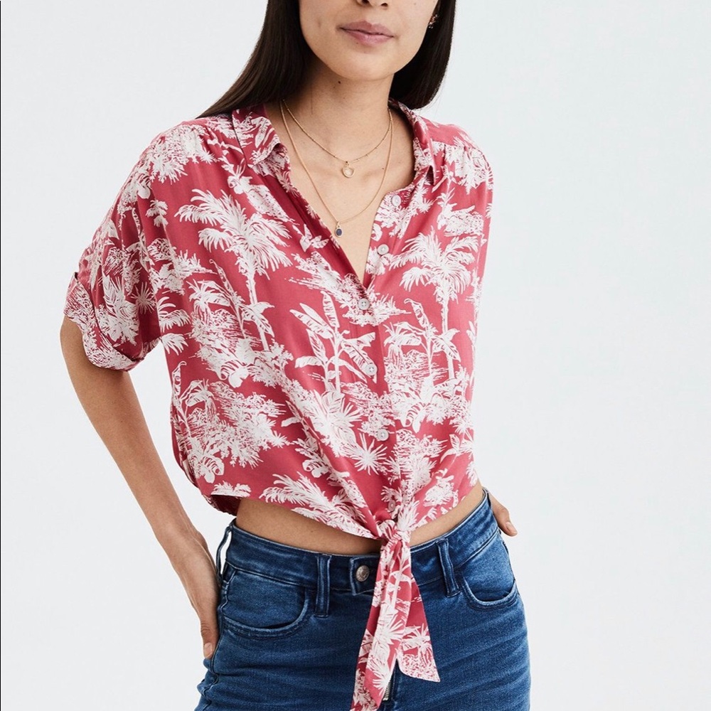 Super cute Hawaiian American Eagle top